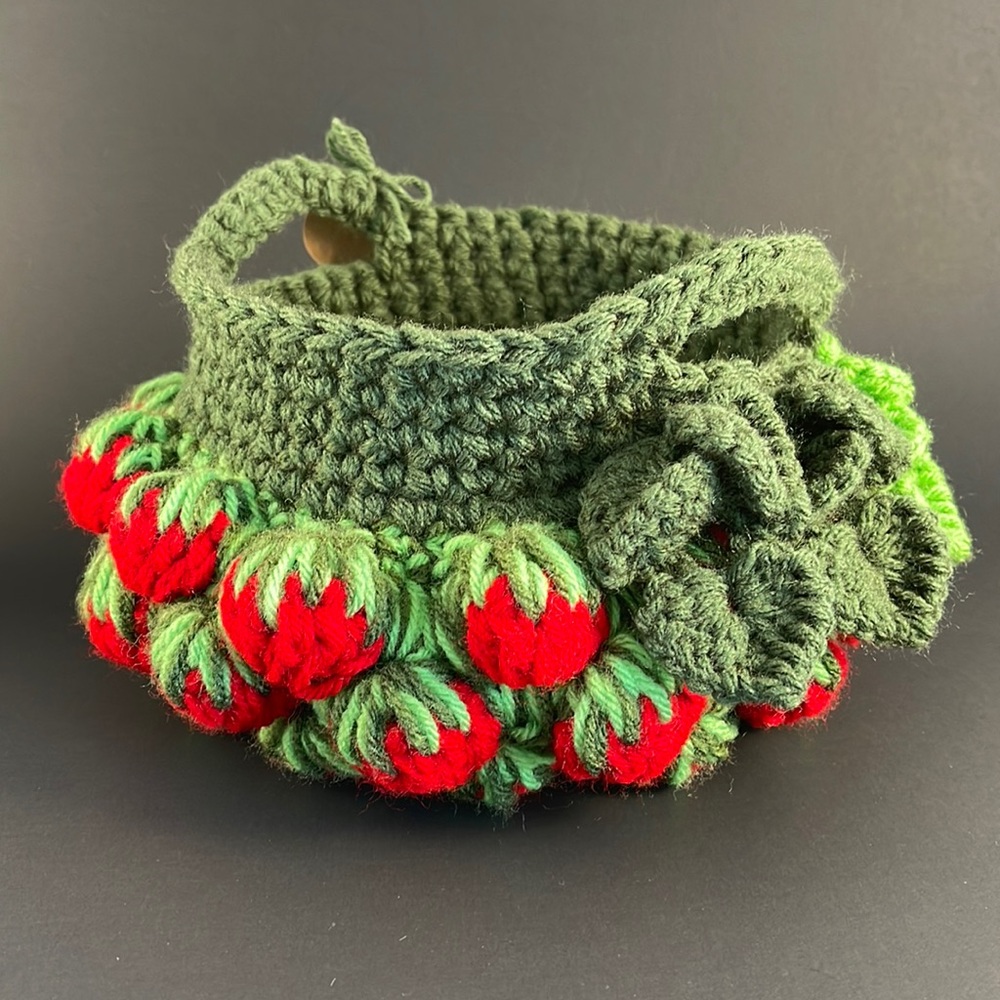 Basket strawberry crochet basket